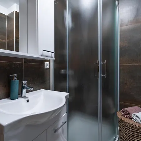 2 Bedroom Lovely In Апартаменти Задар