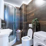 2 Bedroom Lovely Apartment In Zadar 자다르