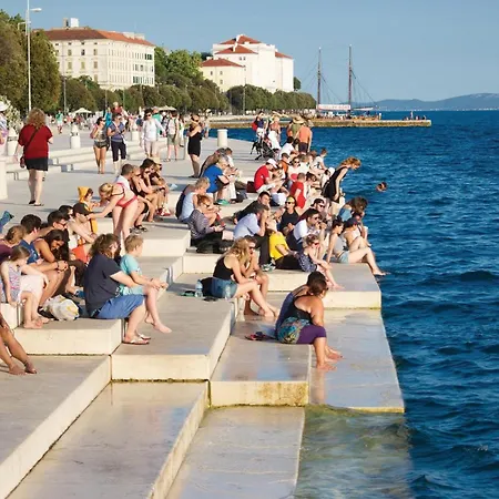2 Bedroom Lovely Apartment In Zadar 아파트 *