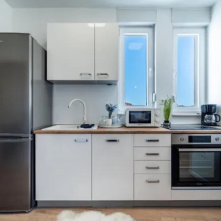 Cozy In With Wi-fi 아파트 자다르