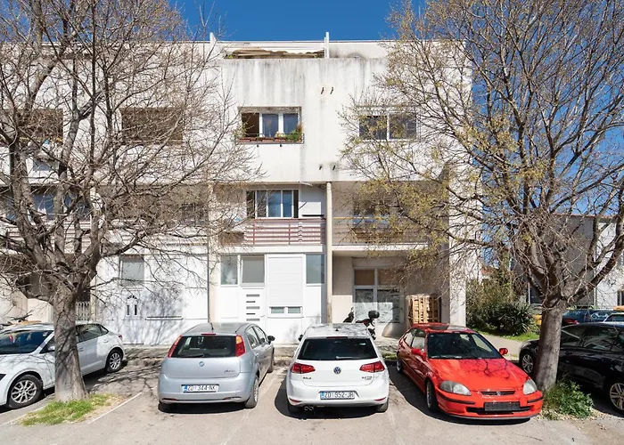 Cozy In With Wi-fi Apartment *